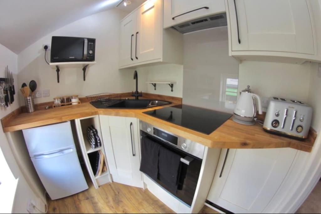 סליסבורי Traveller'S Rest - Cosy Cottage In Heart Of Wilton מראה חיצוני תמונה