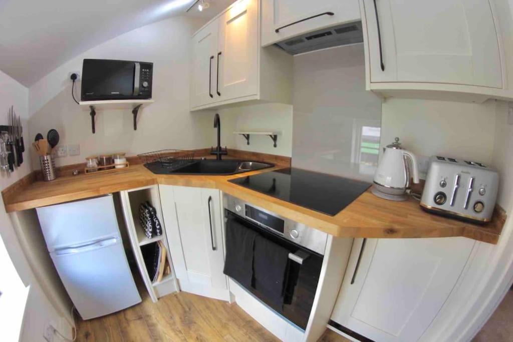 סליסבורי Traveller'S Rest - Cosy Cottage In Heart Of Wilton מראה חיצוני תמונה