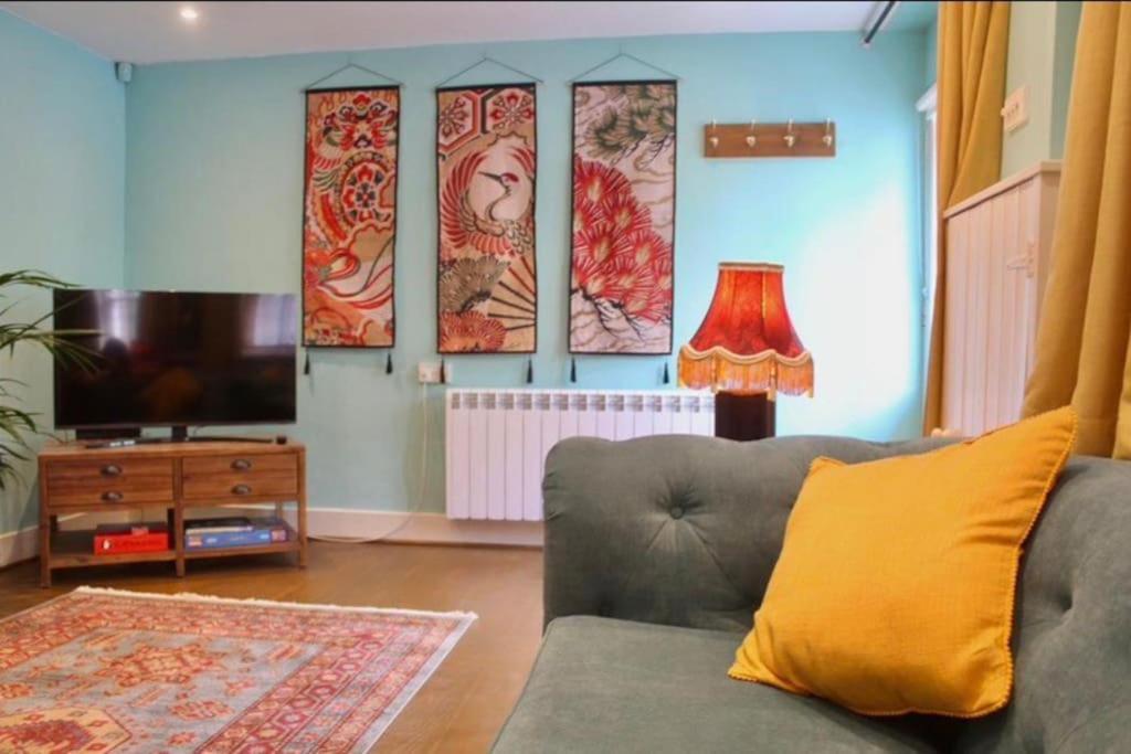 סליסבורי Traveller'S Rest - Cosy Cottage In Heart Of Wilton מראה חיצוני תמונה